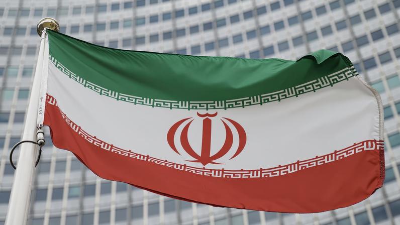 Cristão iraniano Reza é libertado após nove meses em detenção migratória nos EUA.