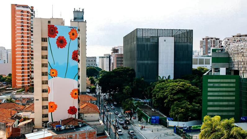 Mural com imagem de Gilberto Gil em prédio de São Paulo