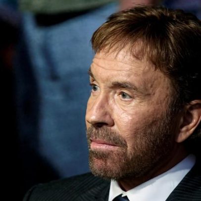 Chuck Norris afirma ter sido apagado em treino de jiu-jítsu no Rio; vídeo
