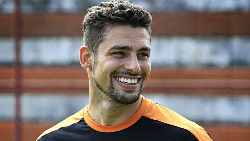 Cauã Reymond como Jorginho em 'Avenida Brasil' (2012)
