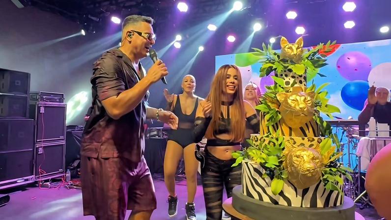 Xanddy agita festa de Anitta
