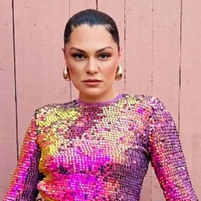 Jessie J vai ao hospital após bater a cabeça e temer lesão no pescoço