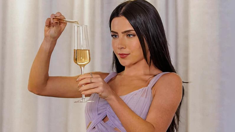 Jade Picon em cena da novela vertical 'Tudo por uma Segunda Chance'