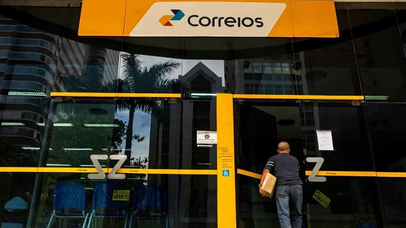 Fachada de agência dos Correios, em São Paulo