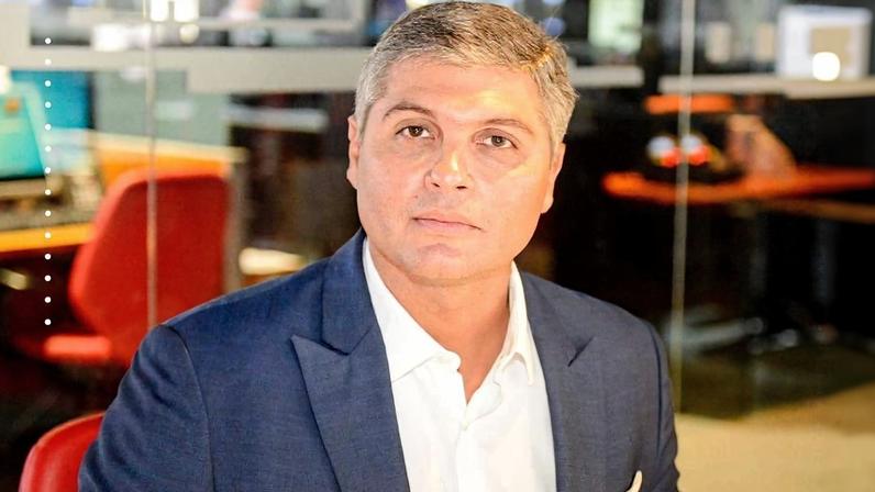 Joel Datena, que comanda o Brasil Urgente, um dos programas da Band que vence o SBT