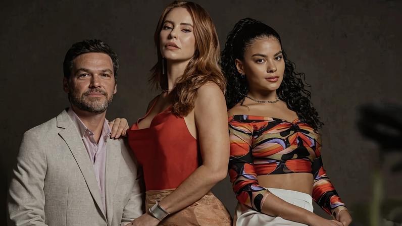 Emilio Dantas, Paolla Oliveira e Bella Campos estão no elenco de 'A Estranha na Cama'