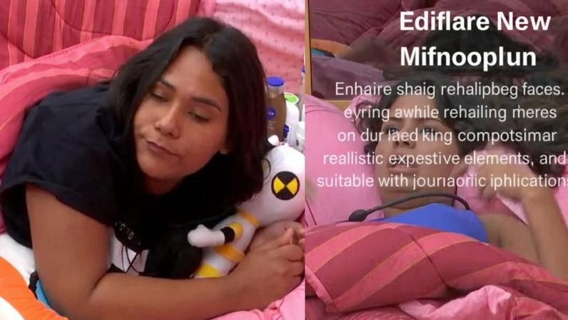 Duas mulheres estão deitadas em camas separadas com cobertores em tons de vermelho e rosa. A mulher à esquerda está abraçando um boneco branco com detalhes amarelos e pretos, vestindo camiseta preta. A mulher à direita está deitada de costas, com expressão atenta, usando blusa azul e com cabelo solto sobre o travesseiro.