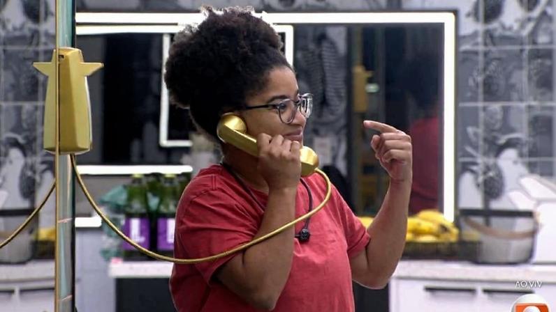 Milena atendeu o bigfone neste domingo (29)