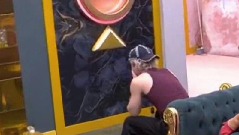 BBB 26: Juliano faz as malas após briga com Samira e tenta desistir