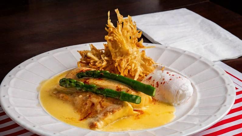 Haddock pochê (aspargos frescos, batatinhas ao dill e purê de maçã, por R$ 150, 200 g), da AK Deli
