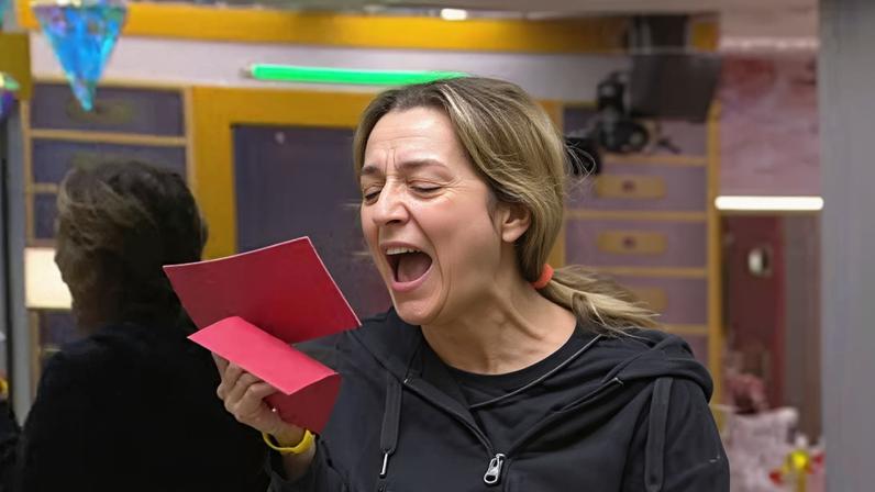 Samira se emociona ao descobrir que ganhou R$ 100 mil pela vitória na prova do líder