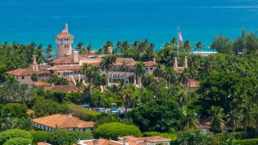 Local de uma operação do FBI em 2022 e de sua festa de vitória em 2024, Mar-a-Lago ocupa um lugar de destaque único no portfólio imobiliário de Donald Trump