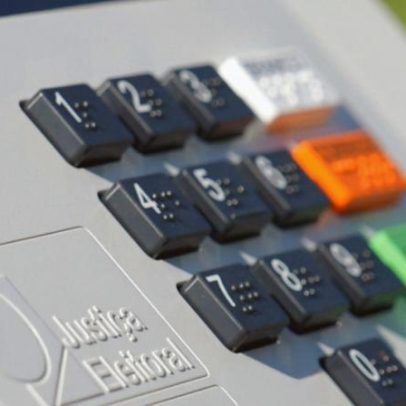 Eleições 2026: IA proibida três dias antes da votação e plataformas não sugerem candidatos