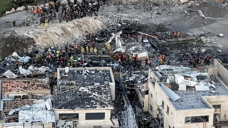 Imagem aérea do local do ataque fatal do Irã, após o lançamento de mísseis em resposta aos ataques dos EUA e de Israel, em Beit Shemesh, Israel