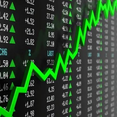 Ibovespa fecha em alta; dólar cai acompanhando exterior