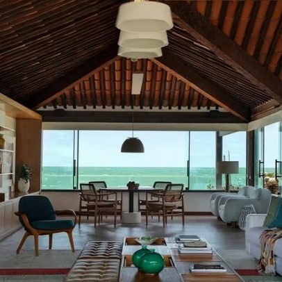 Reforma de casa praiana preserva arquitetura e adiciona design e arte