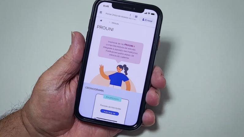 Brasília - 27/06/2023 - O Programa Universidade Para Todos (Prouni) oferta bolsas de estudo, integrais e parciais (50% do valor da mensalidade do curso), em cursos de graduação e sequenciais de formação específica, em instituições de educação superior privadas. As inscrições podem ser feitas pelo celular ou pelo computador. Foto: Rafa Neddermeyer/Agência Brasil