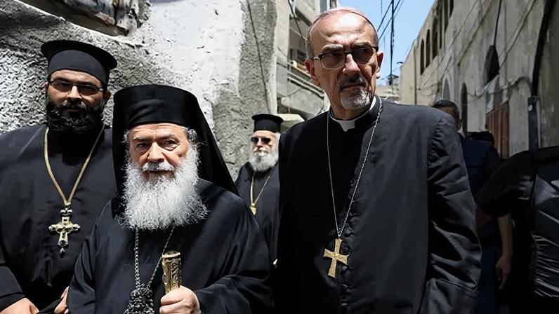 Pierbattista Pizzaballa e Theophilos III na Cidade de Gaza