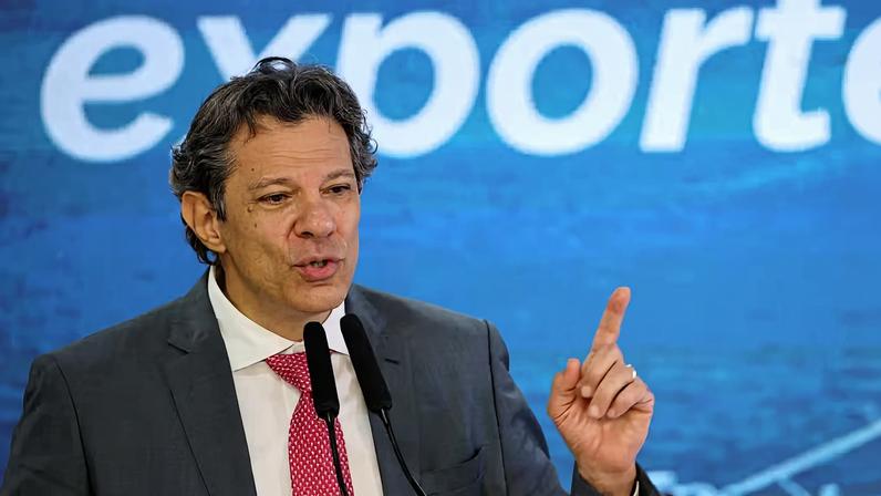 Haddad durante cerimônia para incentivar exportação — Foto: Reuters/Adriano Machado