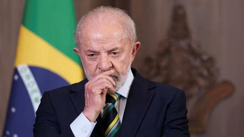 O presidente brasileiro Luiz Inácio Lula da Silva durante coletiva de imprensa à margem da 47ª Cúpula da ASEAN em Kuala Lumpur — Foto: Edgar Su/Reuters