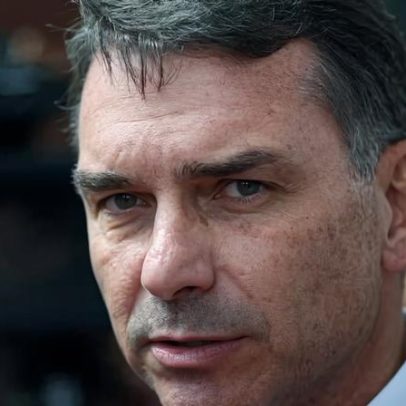 Flávio diz ter se reunido com Moraes para reforçar prisão domiciliar Bolsonaro