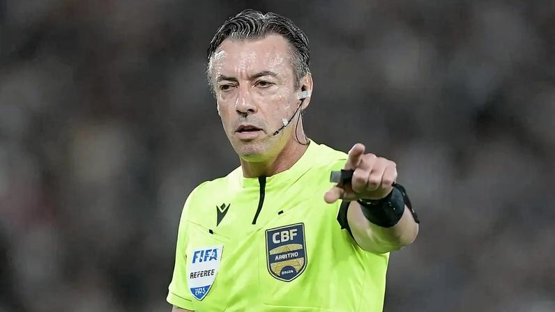 Raphael Claus em Vasco x Fluminense pela Copa do Brasil (Foto: Thiago Ribeiro/AGIF/GazetaPress)