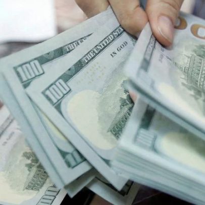 Dólar cai para R$ 5,22 e bolsa sobe 1,6% com alívio no Oriente Médio