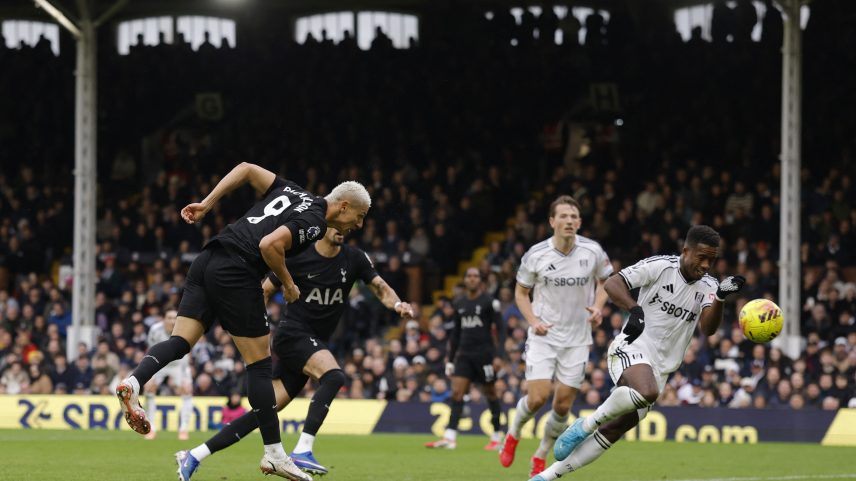 Richarlison marcou em derrota do Tottenham para o Fulham — Foto: Reuters