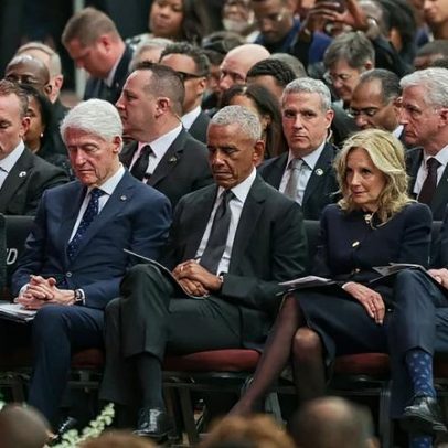 Obama diz que EUA enfrentam ataques à democracia em memorial a Jesse Jackson