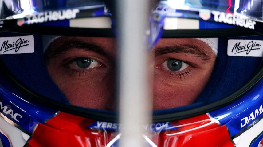 Max Verstappen durante treino de classificação da corrida sprint do GP da China — Foto: REUTERS/Maxim Shemeto