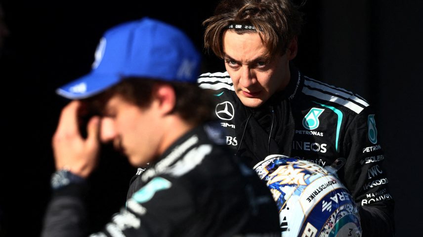 Mercedes reinicia carro de Russell três vezes após falha na China