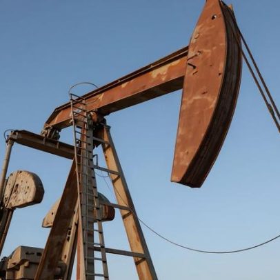 Preço do petróleo sobe para US$ 115 após ataques no Oriente Médio