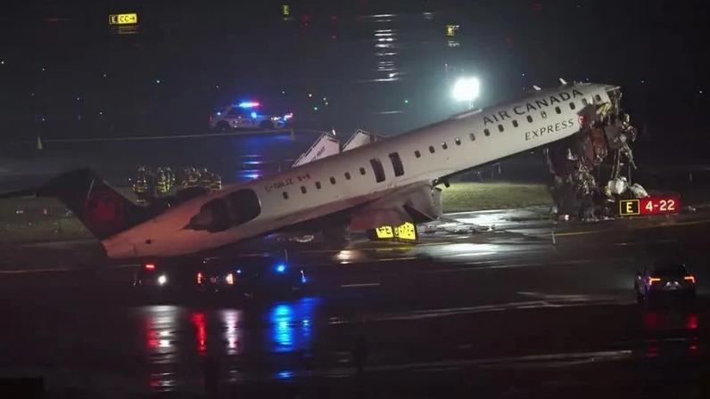 Colisão em aeroporto de Nova York mata comandante e copiloto