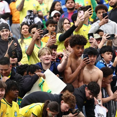 Torcedores da Seleção gritam Neymar após segundo gol da França