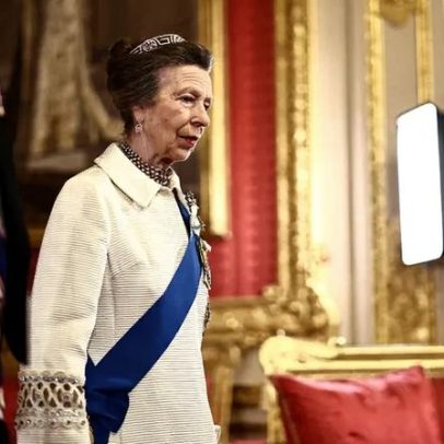 Princesa Anne recupera casaco de 57 anos para banquete na Nigéria