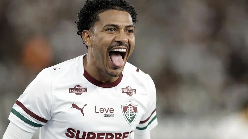 John Kennedy comemora gol no clássico contra o Botafogo. (Foto: Andre Mourao/GazetaPress)