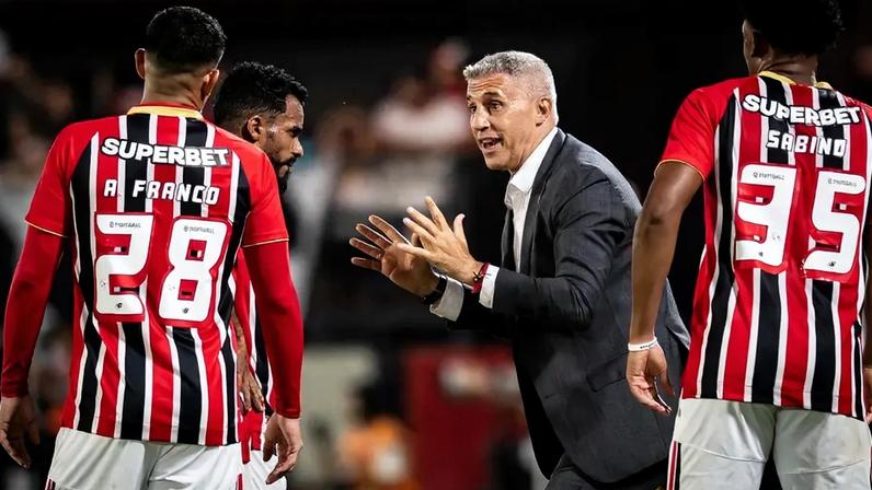São Paulo define escalação com surpresa para decisão contra o Palmeiras