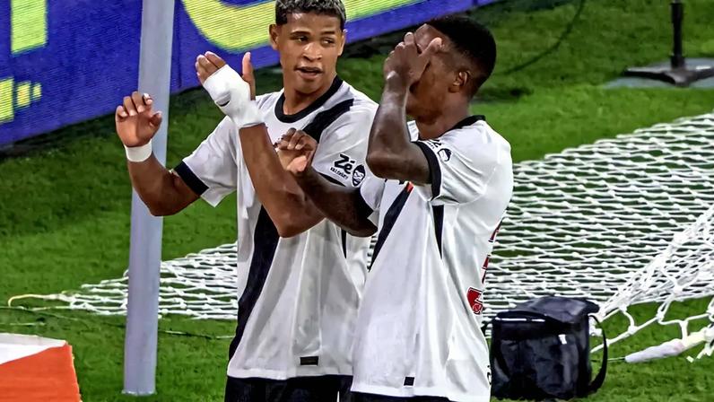 Robert Renan abriu o placar em Fluminense x Vasco (Foto: Maga Jr/Agência F8/Gazeta Press)