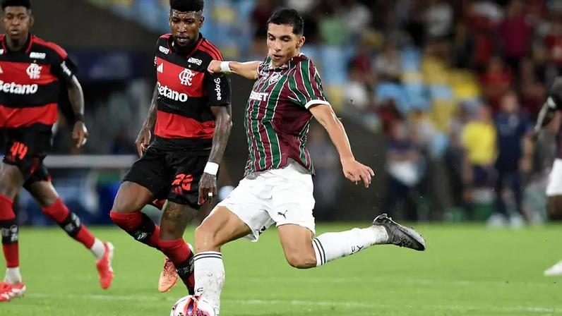 Serna durante a partida entre Flamengo e Fluminense no Carioca 2026 (Foto: Alexandre Durão/ZIMEL PRESS)