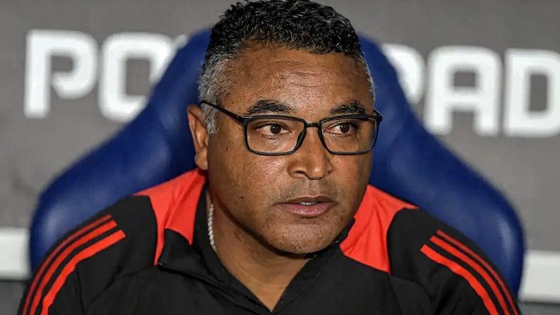 Roger Machado na partida contra o Flamengo no estádio Maracanã pelo campeonato Copa Libertadores 2025. (Foto: Thiago Ribeiro/AGIF/GazetaPress)