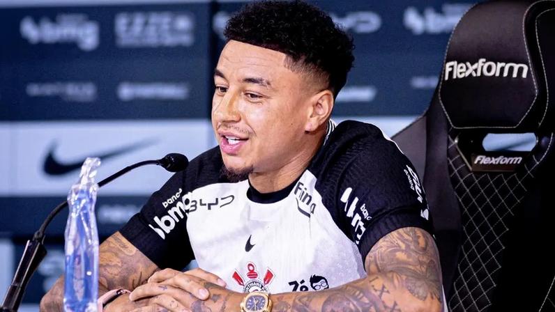 Lingard e Flaco López (Foto: Eduardo Carmim/Photo Premium/Gazeta Press)