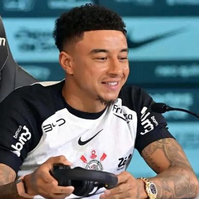 Lingard é apresentado pelo Corinthians: gramado sintético, moda e Michael Jackson