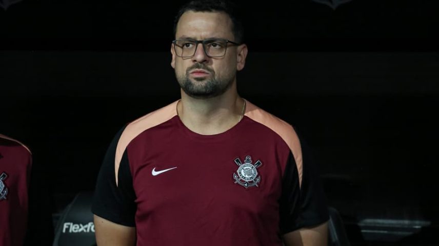 Auxiliar de Dorival lamenta derrota e evita avaliação de Memphis