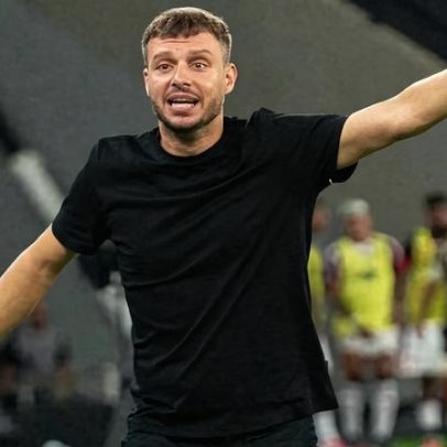 Anselmi reage após derrota para o Flamengo com frase 'Então sou burro'
