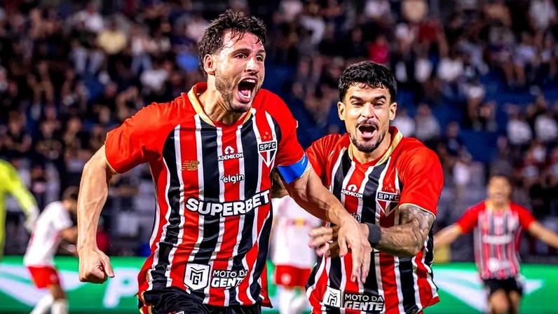 Calleri comemorando gol da virada do São Paulo (Foto: Eduardo Carmim/Photo Premium/Gazeta Press)