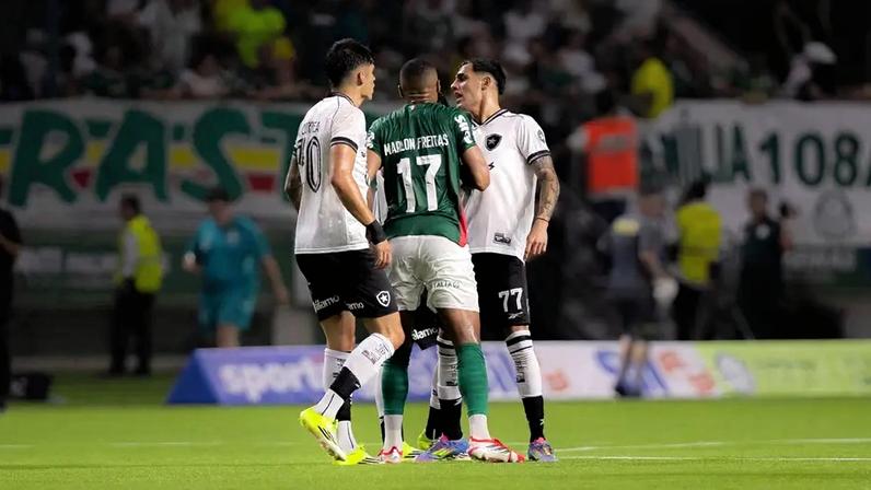 Correa e Marlon Freitas discutiram após Palmeiras x Botafogo (Foto: Crizam França/Photo Premium/Gazeta Press)