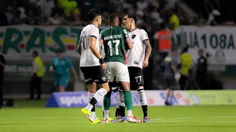 Correa e Marlon Freitas discutiram após Palmeiras x Botafogo (Foto: Crizam França/Photo Premium/Gazeta Press)