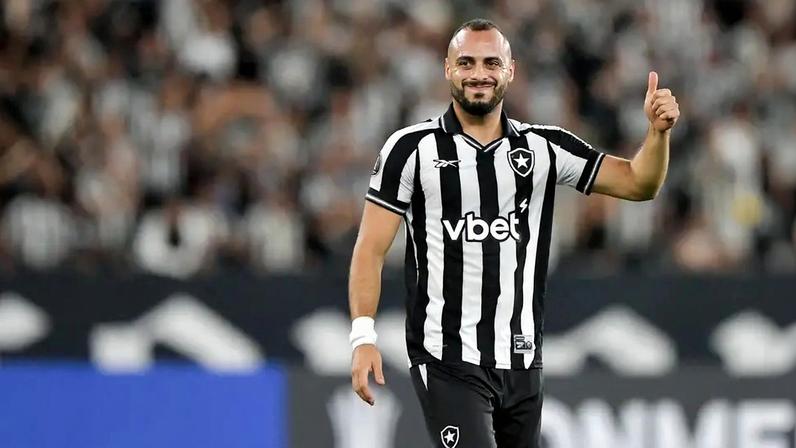 Corinthians aprova Arthur Cabral, mantém cautela por equilíbrio financeiro