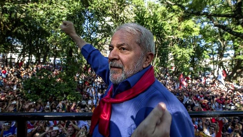 Lula visitou e discursou em frente ao túmulo de Getúlio Vargas, em São Borja (RS), antes de ser preso, em março de 2018