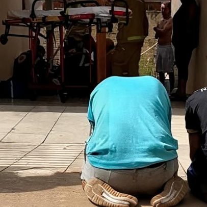 Adolescentes oram por amigo que caiu do telhado